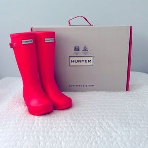 Girl’s Hunter Boots in Hyper Pink